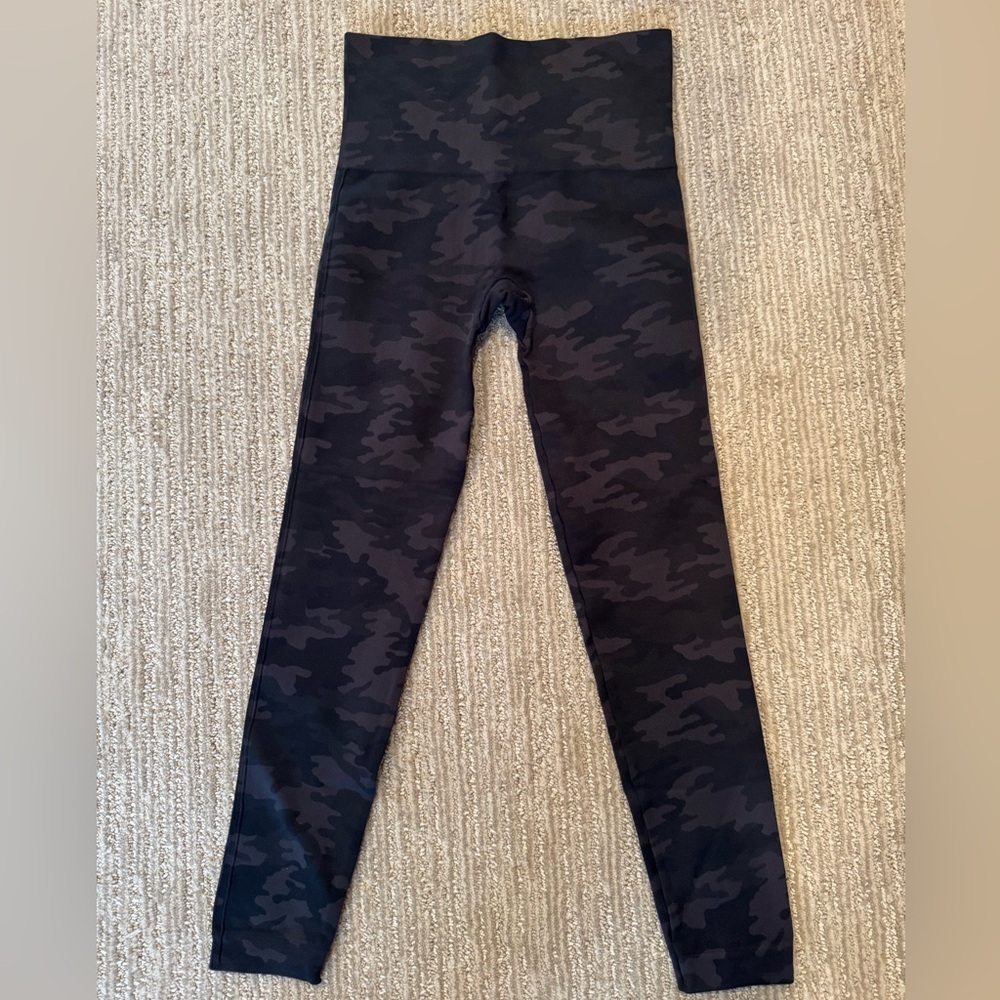 Spanx Camo Print Leggings – Size Small